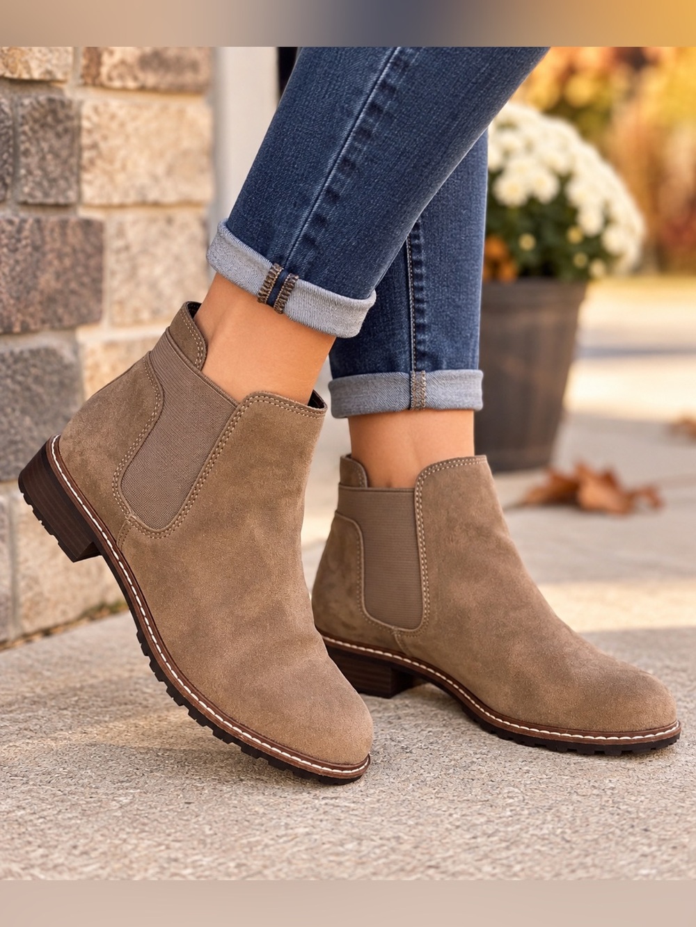 Cynthia Rowley Kelsey Chelsea Ankle Boots Women 8.5M Taupe Brown Lug Sole. EUC